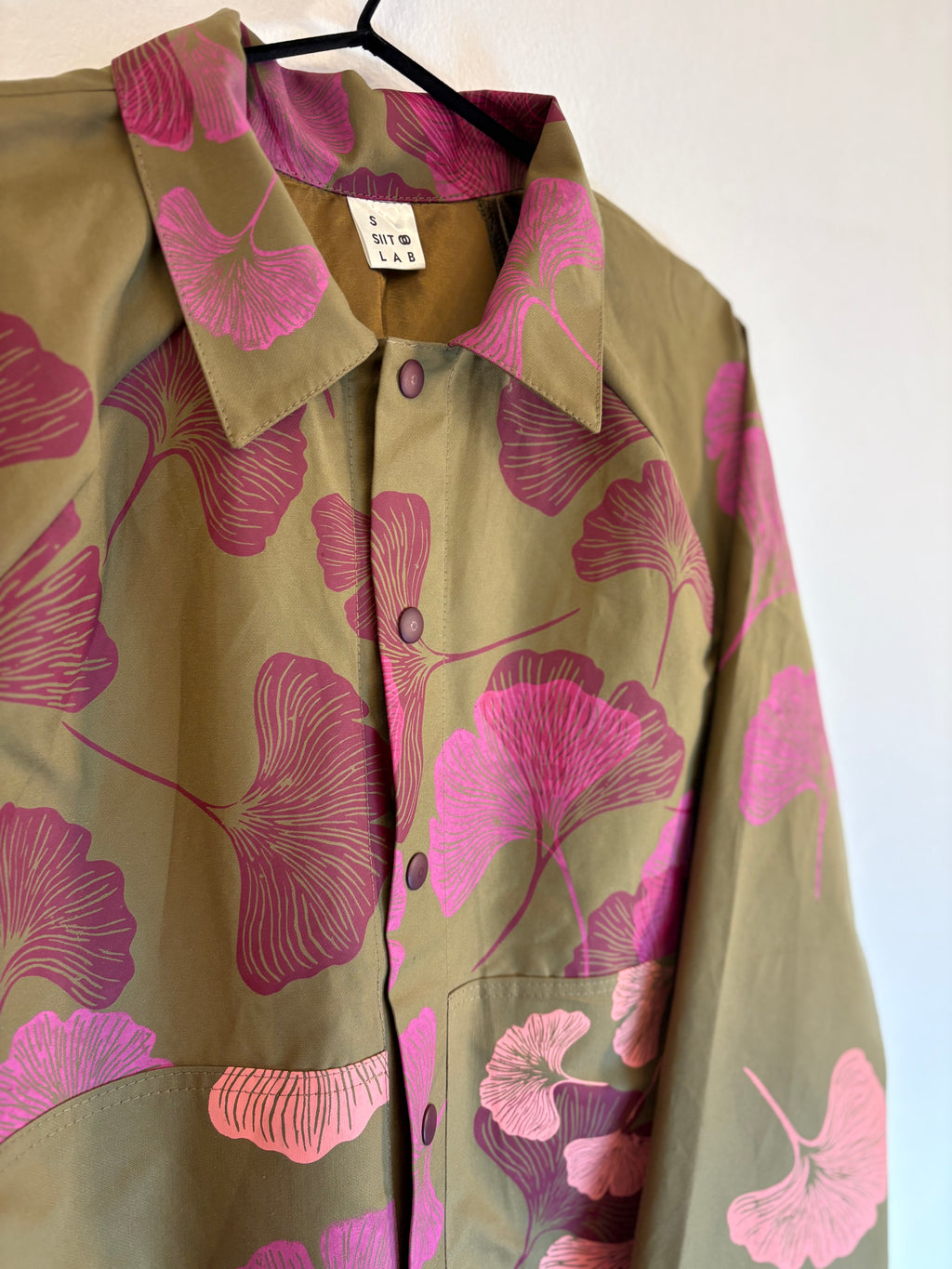 SITOLAB OLIVE BOX JACKET WITH FUXIA GINKO