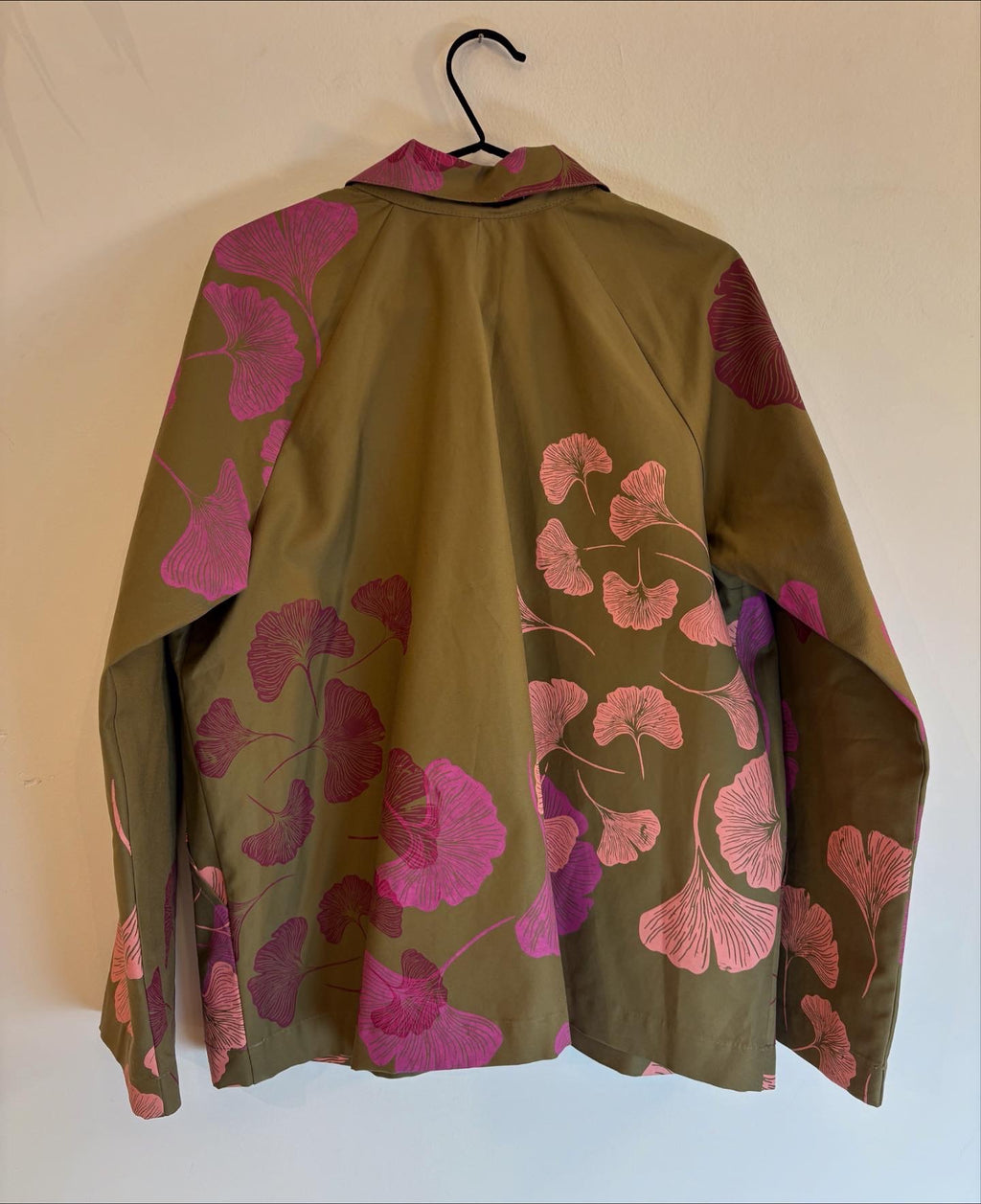 SITOLAB OLIVE BOX JACKET WITH FUXIA GINKO