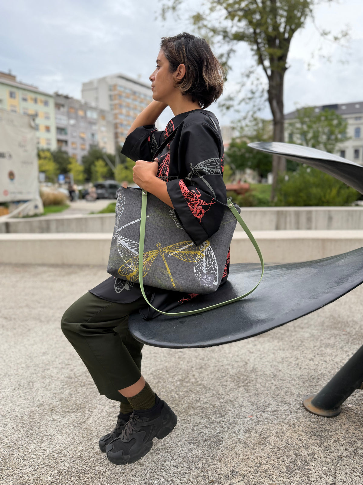 SITOLAB GRAY BAG WITH DRAGONFLY PRINT