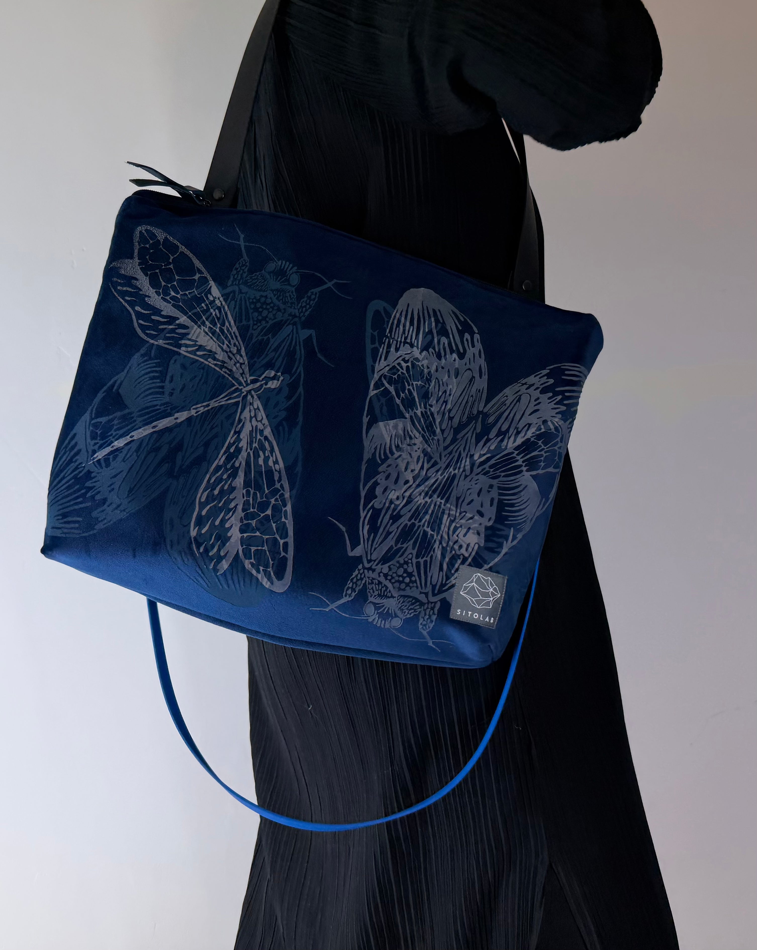 SITOLAB VELVET DARK BLUE BAG WITH INSECTS PRINT II