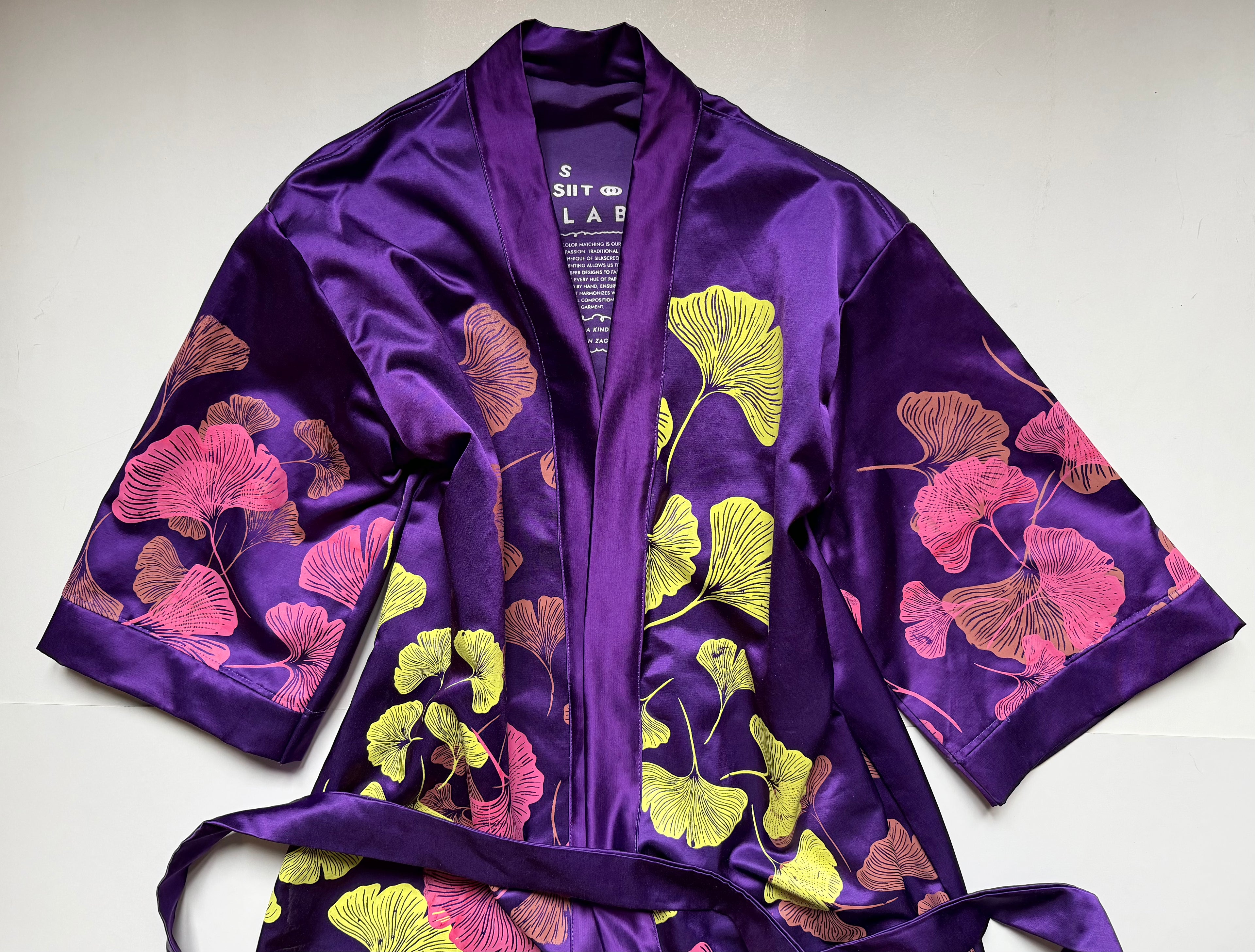 SITOLAB VIOLET SATIN CAPE GINKO PRINT