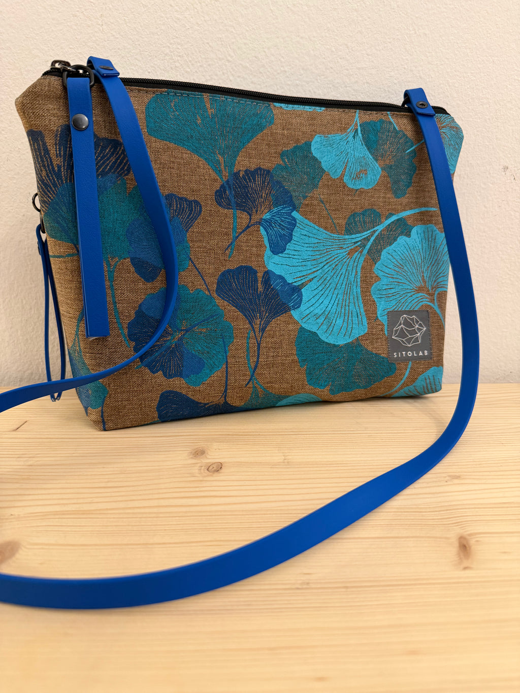 SITOLAB MINI BEIGE BAG WITH BLUE GINKO PRINT