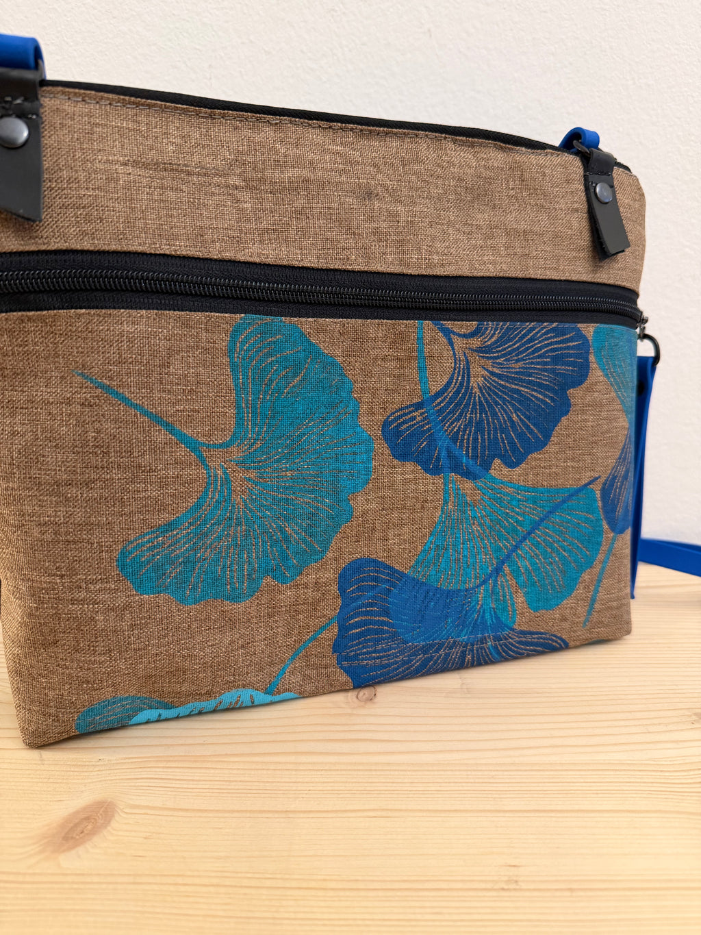 SITOLAB MINI BEIGE BAG WITH BLUE GINKO PRINT