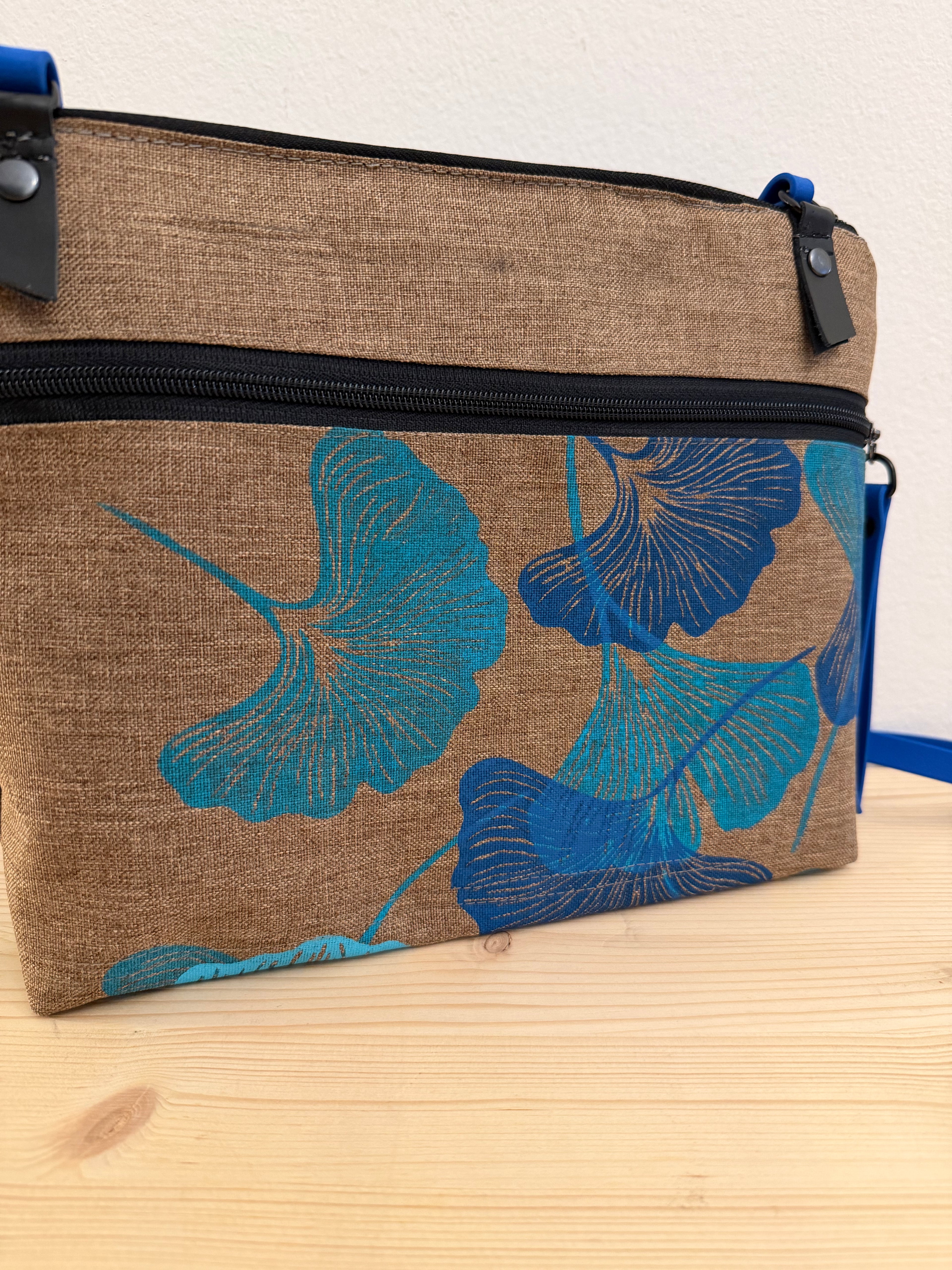 SITOLAB MINI BEIGE BAG WITH BLUE GINKO PRINT
