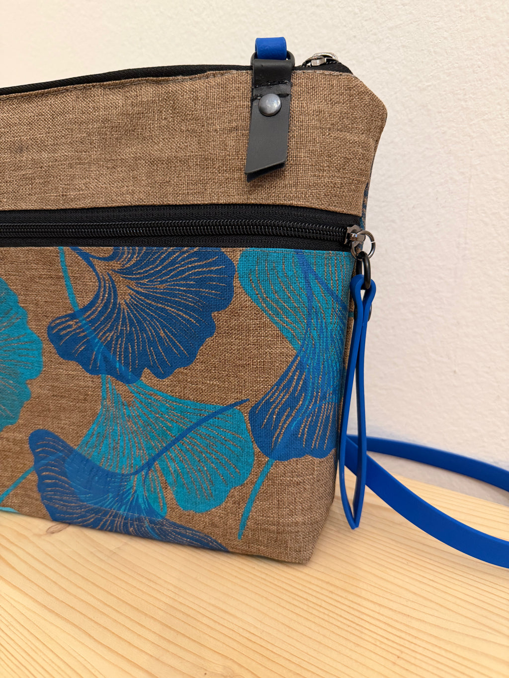 SITOLAB MINI BEIGE BAG WITH BLUE GINKO PRINT