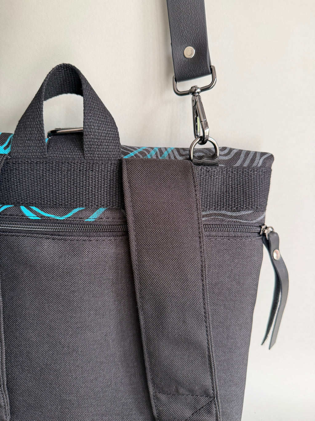 SITOLAB BLACK BACKPACK WITH TURQUISE SWIRL PRINT