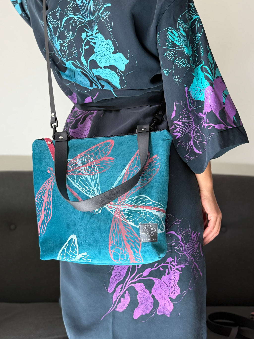 SITOLAB VELVET TURQUOISE DRAGONFLY BAG