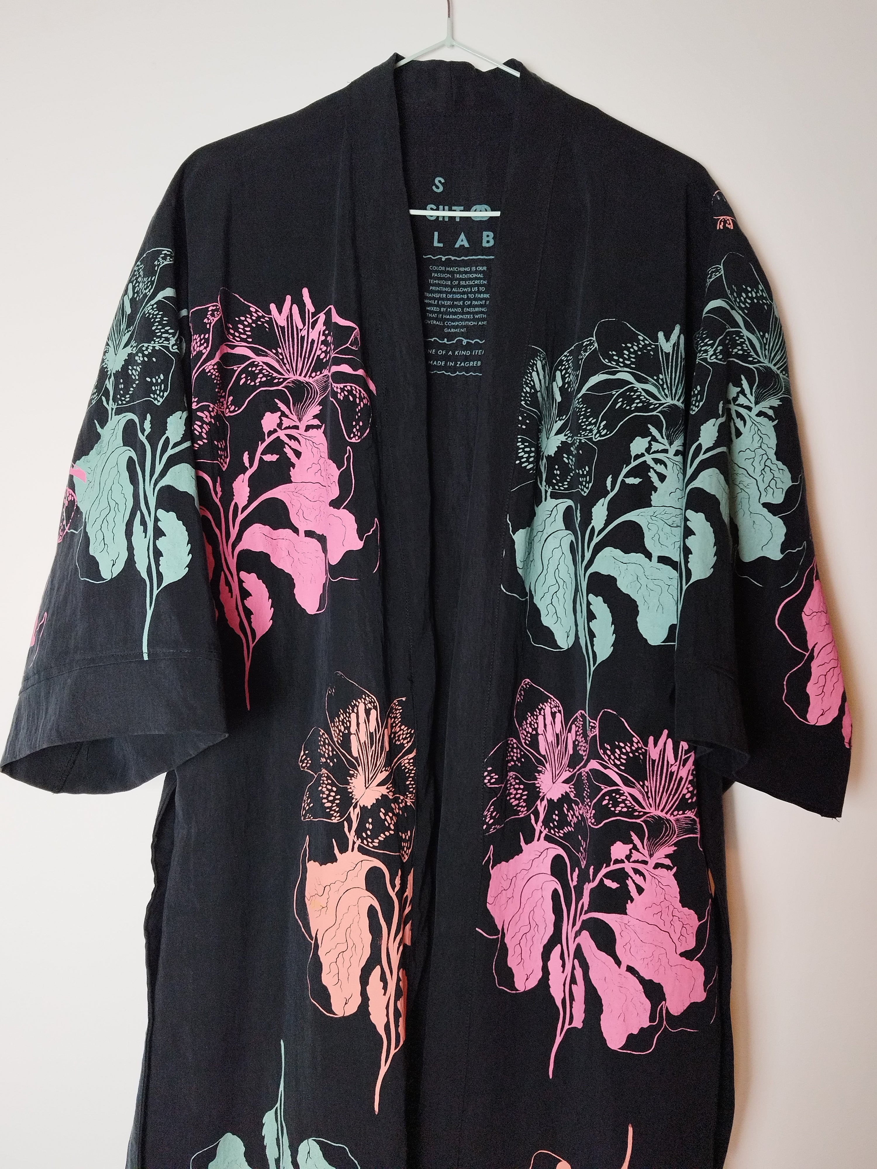 SITOLAB KIMONO CAPE W/ FLORAL PRINT