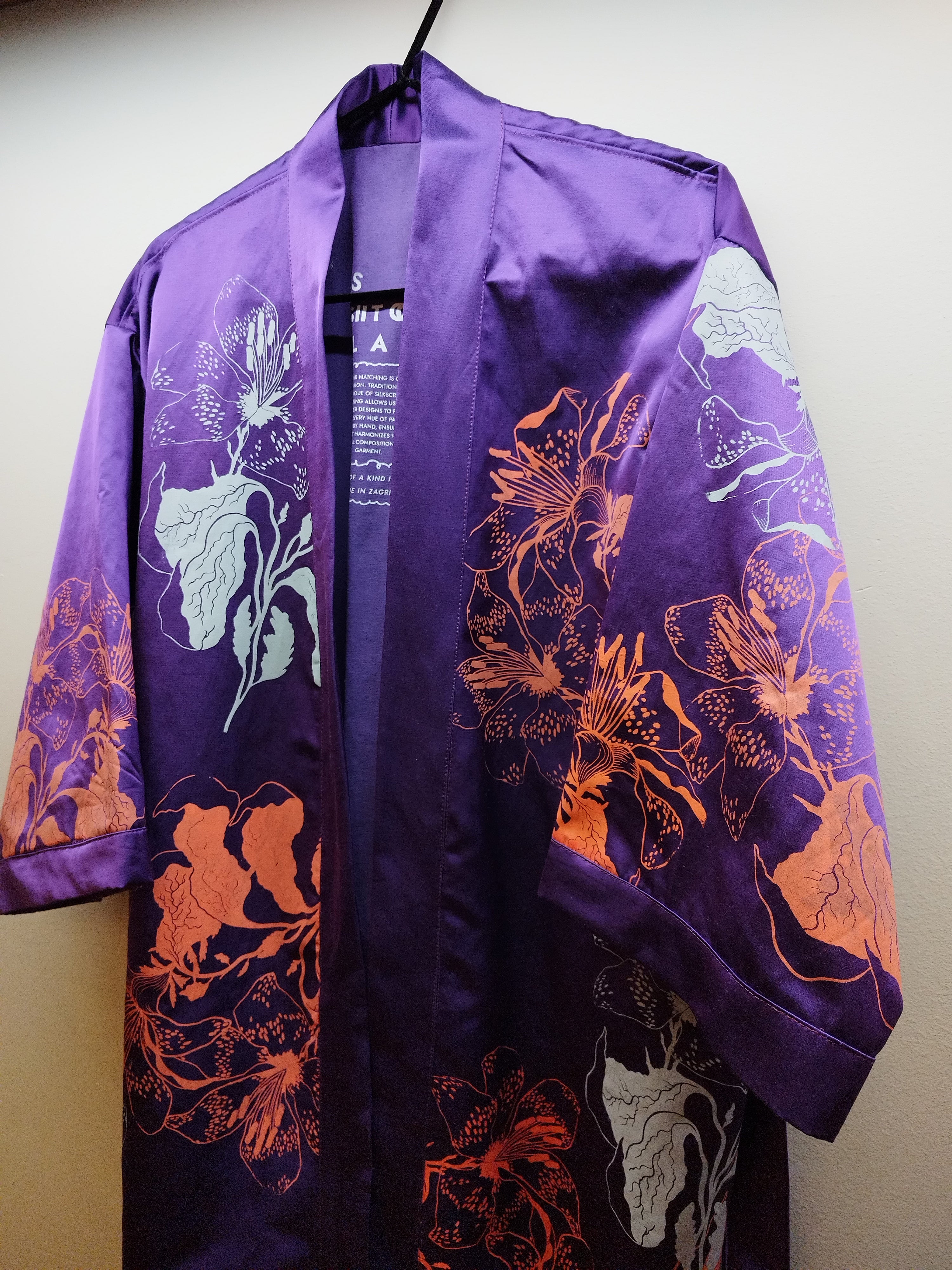 SITOLAB VIOLET SATIN CAPE FLORAL PRINT