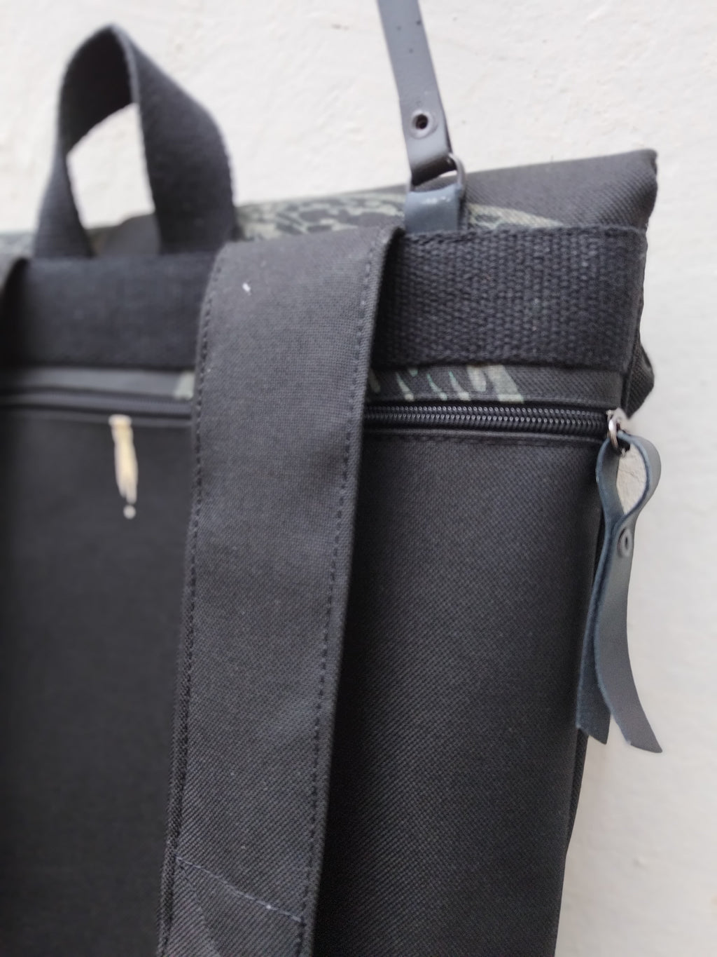 SITOLAB BLACK BACKPACK WITH INSECTS PRINT