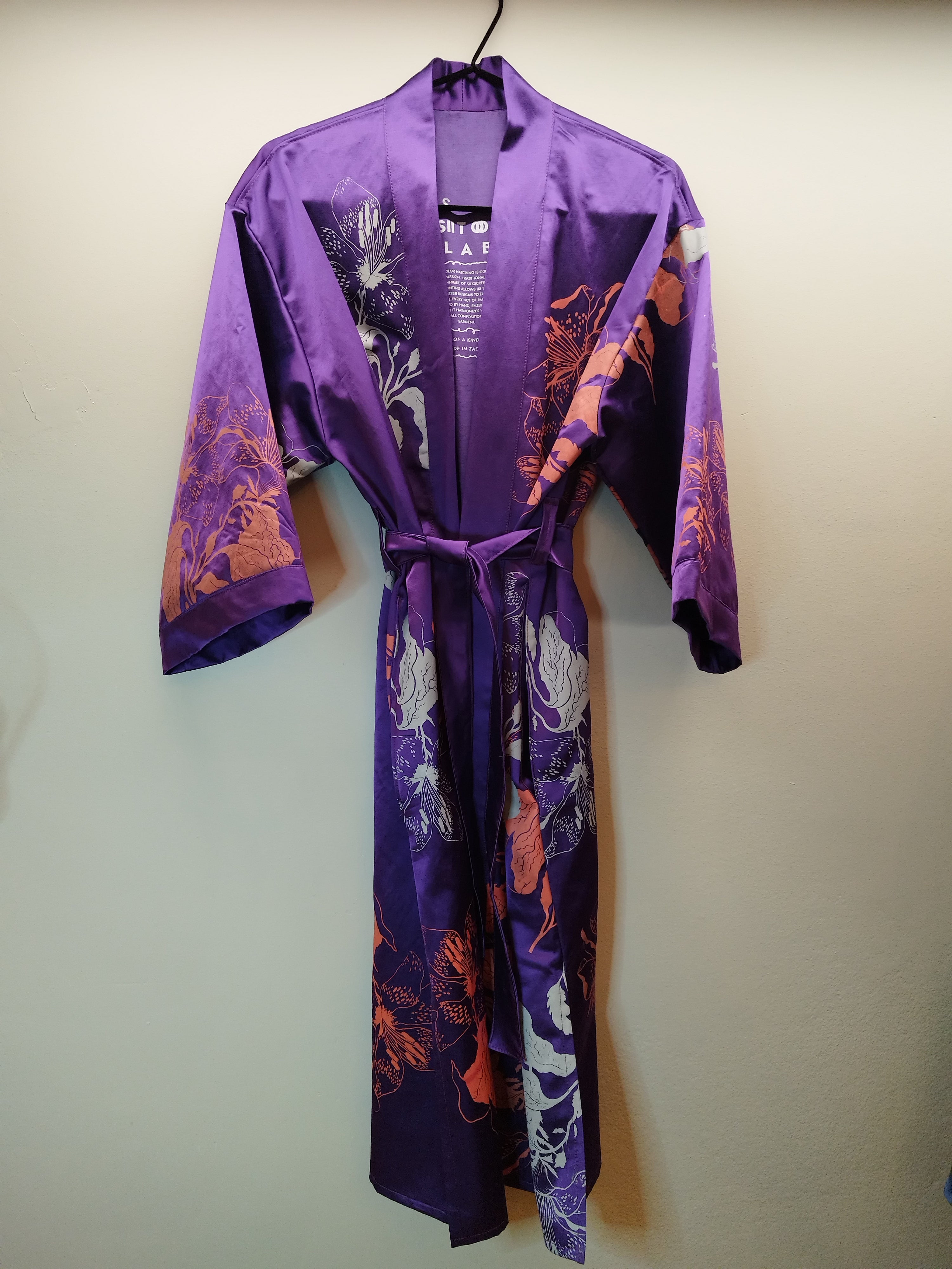 SITOLAB VIOLET SATIN CAPE FLORAL PRINT