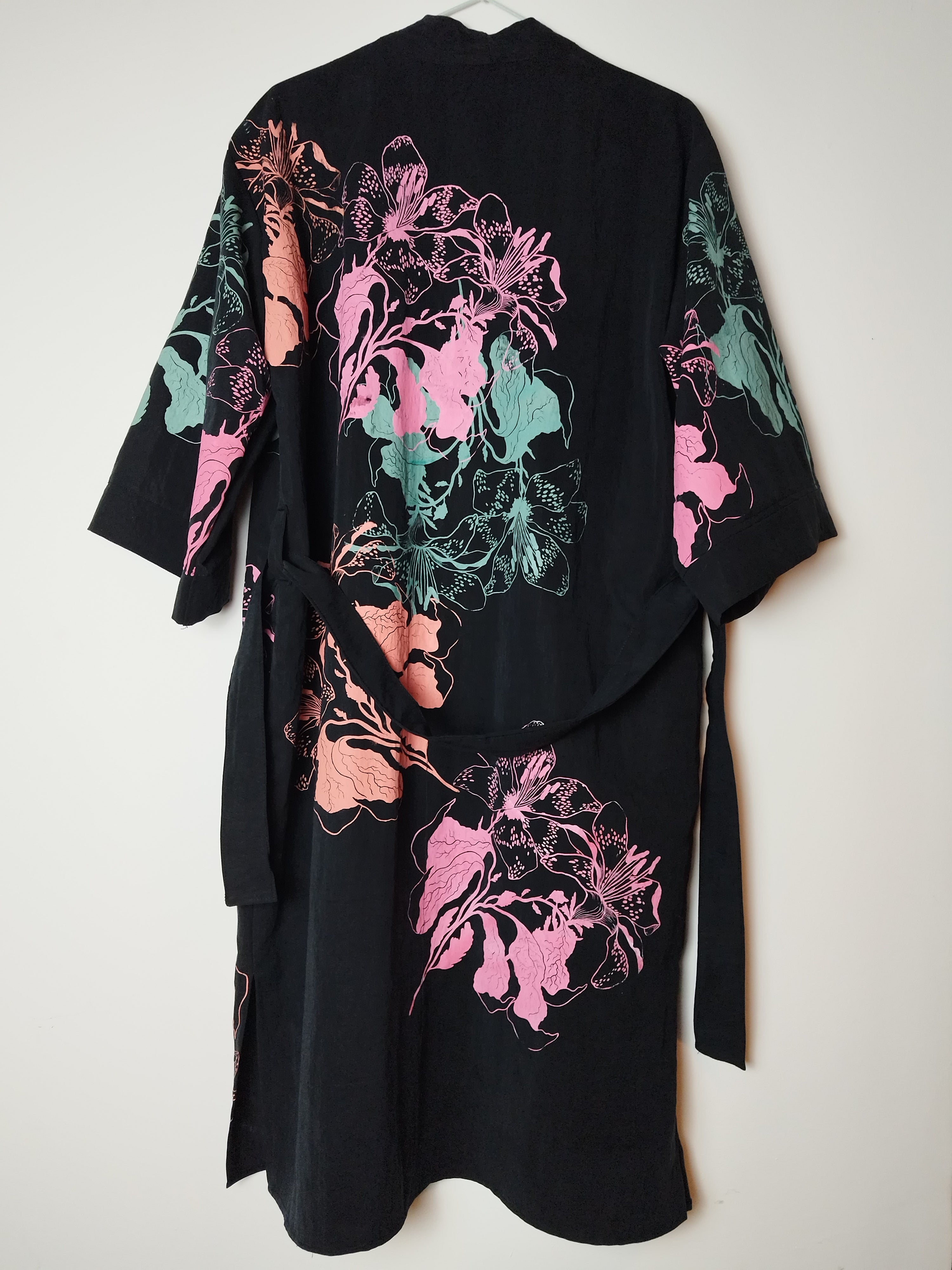 SITOLAB KIMONO CAPE W/ FLORAL PRINT